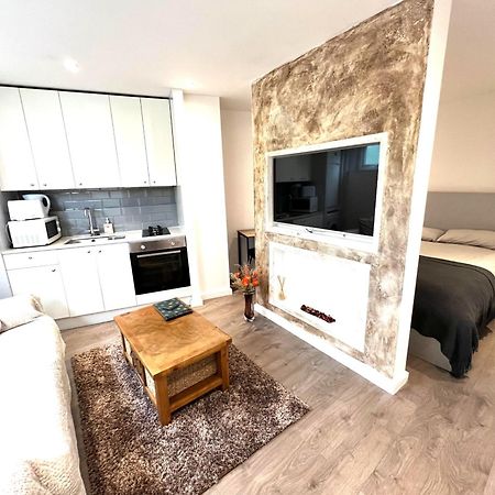 Modern Studio Apartment With Free Wifi ロンドン エクステリア 写真